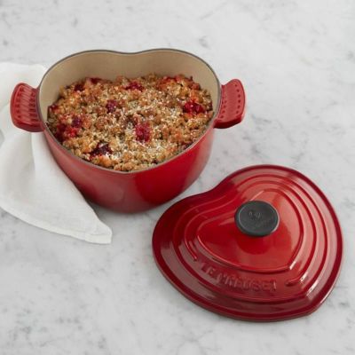 ル・クルーゼ ココット 鍋 ハート型 チェリー レッド 赤 ルクルーゼ クックウェア キャセロール Le Creuset Enameled Cast Iron Heart Cocotte, 2 qt., Cerise