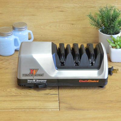 電動シャープナー 砥石 シェフズチョイス Chef’sChoice 15 Trizor XV EdgeSelect Professional Electric Knife Sharpener for Straight and Serrated Knives Diamond Abrasives Patented Sharpening System Made in