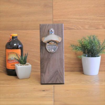 栓抜き おしゃれ マグネットキャッチ 壁掛け レトロ アメリカ DropCatch Magnetic Bottle Opener & Cap Catcher, Porter, 70 Caps