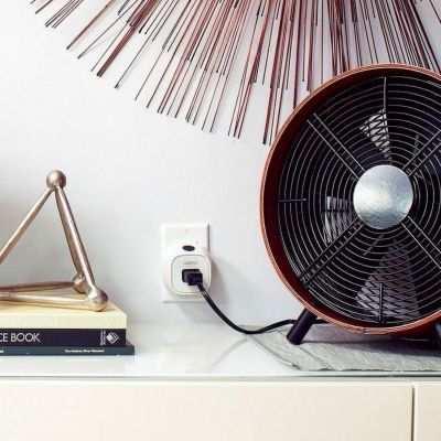 ウィモ インサイト・スイッチ 外出先から家電をコントロール Wemo Insight Switch Wi-Fi smart plug control lights and appliances from your phone