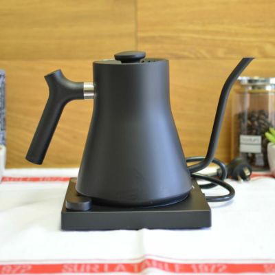 アプリで温度自動設定 最大60分 温度計付電気ケトル ドリップコーヒーに最適 フェロー FELLOW STAGG EKG+ 緑茶 紅茶にも カリフォルニア 西海岸 家電