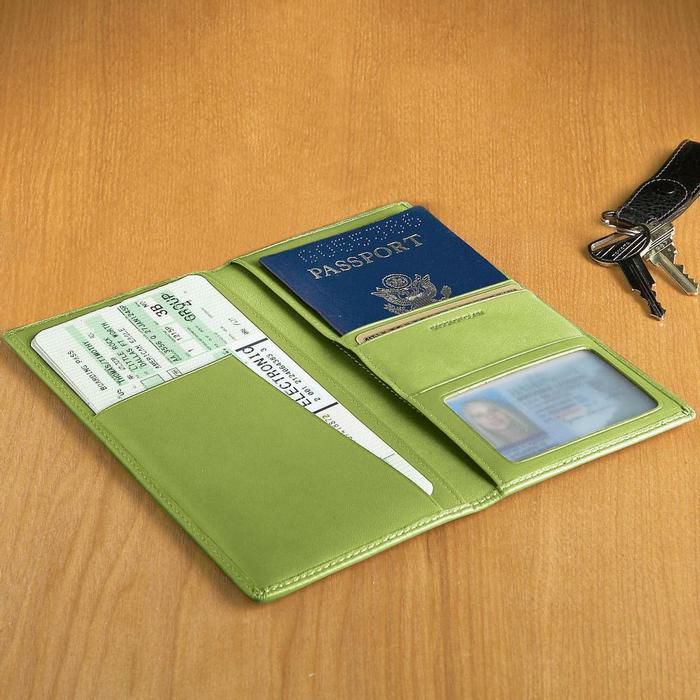 革製 パスポートケース 航空券 ID 現金 グリーン Royce Leather Ticket and Passport Holders