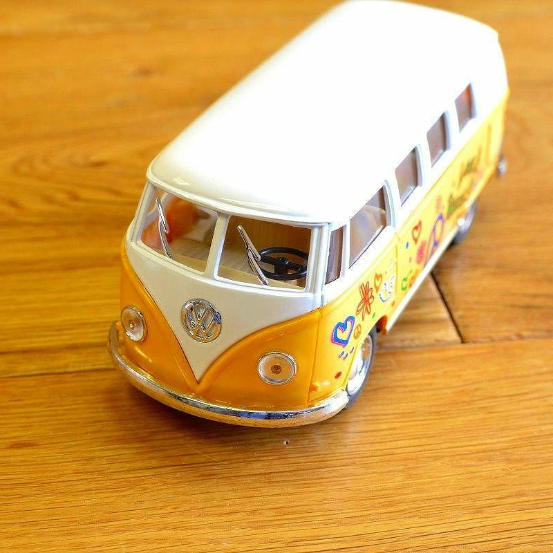 フォルクスワーゲンヒッピーバスおもちゃ1/32スケール（色の選択不可）VolkswagenClassicalHippieBus(1962)【RCP】