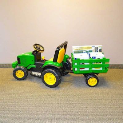 【組立要】ペグペレーゴ ファームパワー グリーン 緑 子供用電気自動車 対象年齢3～7歳 12V 電動カー<br> Peg Perego John Deere Farm Power with Trailer IGOR0050