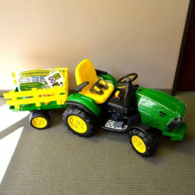【組立要】ペグペレーゴ トラクター 12Vバッテリー付電気自動車 対象年齢3才～7才 電動カー Peg Perego John Deere Ground Force 12-volt Tractor IGOR0039
