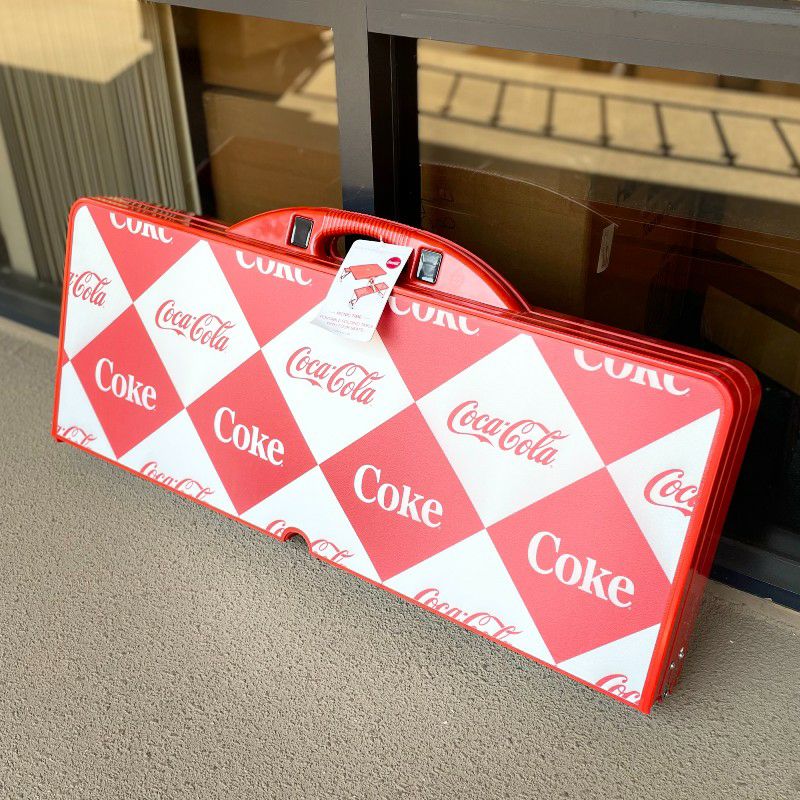 コカコーラ折りたたみ式ピクニックテーブル4人用ポータブル持ち運びベンチアウトドアキャンプフェスPICNICTIMECoca-ColaPortablePicnicTablewithSeatingfor4,CheckeredPrint