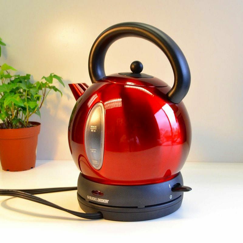 BLACK & DECKER STAINLESS STEEL ELECTRIC CORDLESS KETTLE RED  CK1500R/BRAND NEW