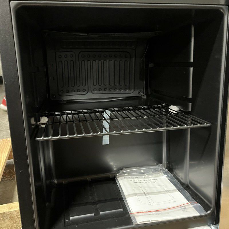 冷蔵庫 ビバレッジクーラー 最大60缶 ガラスドア ステンレス ニューエアー NewAir NBC060SS00 Beverage Cooler and Refrigerator, Stainless Steel, 60 Can 家電 | アルファエスパス 冷蔵庫 ビバレッジクーラー 最大60缶 ガラスドア ステンレス ニューエアー NewAir NBC060SS00 Beverage Cooler and Refrigerator, Stainless Steel, 60 Can 家電 | アルファエスパス
