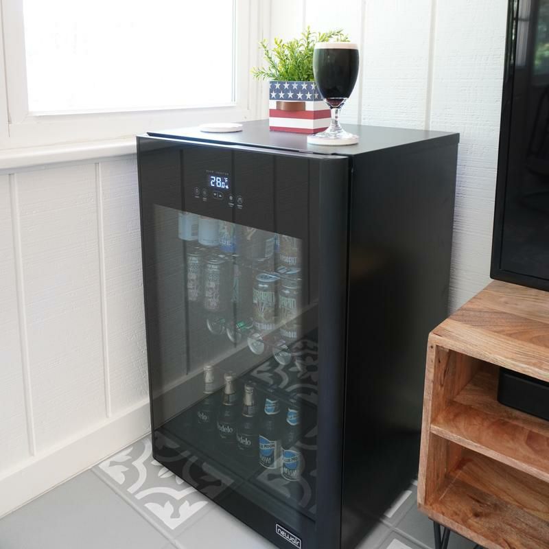 冷蔵庫最大125缶ビバレッジクーラーターボモードガラスドアブラックニューエアーNewAirFrosterandBeverageRefrigerator,Freestanding125CanChillerwithPartyandTurboMode,Chillsto23Degrees,Black,NBF125BK00家電