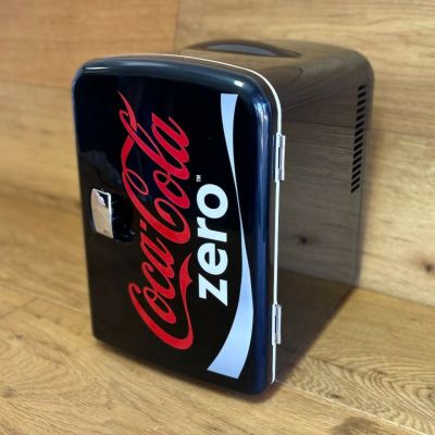 コカコーラゼロ ミニ 冷温庫 温冷 保冷 保温 6缶 4L 車載可 Coca-Cola CZ04 Zero AC/DC Electric Cooler-4.2 Quarts (4L) Capacity, Thermoelectric Compact Mini Fridge with Self-Locking Door Handle, Holds Upto
