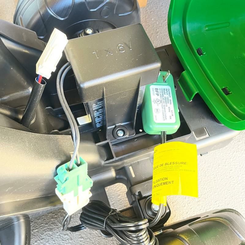 ペグペレーゴファームトラクター＆トレーラーおもちゃ自動車電動カーPegPerego6VJohnDeerePowerPullTractorPoweredRide-On