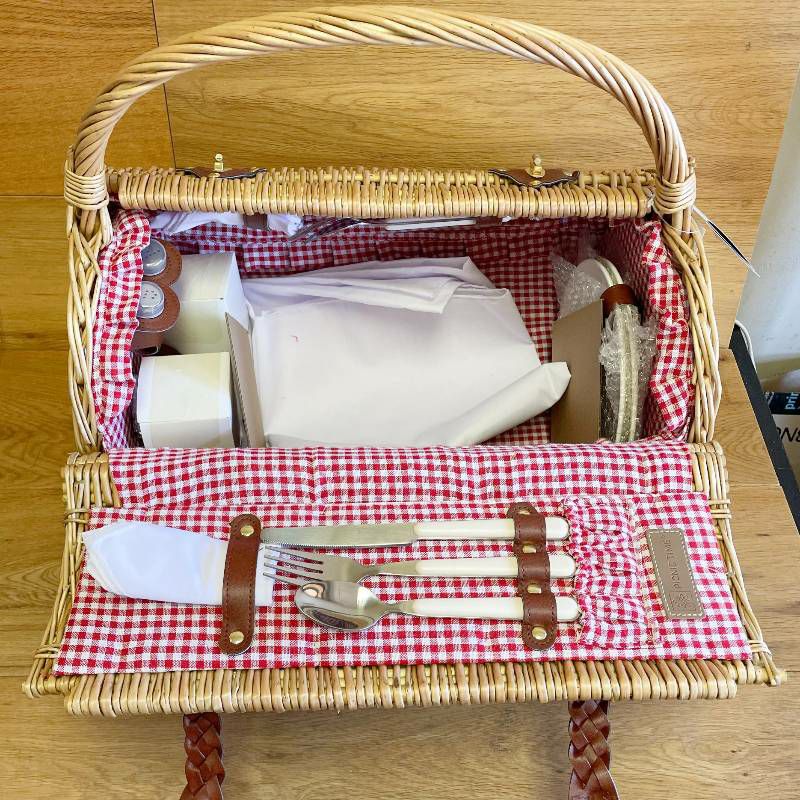 ピクニックバスケット2人用PICNICTIMEBarrelWickerPicnicBasketwithServiceforTwo,Red/WhiteGingham