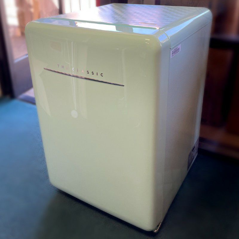 コンパクトレトロアンティークビンテージ冷蔵庫79LWINIAWFR028RCNMRetroCompactRefrigerator,2.8Cu.Ft家電