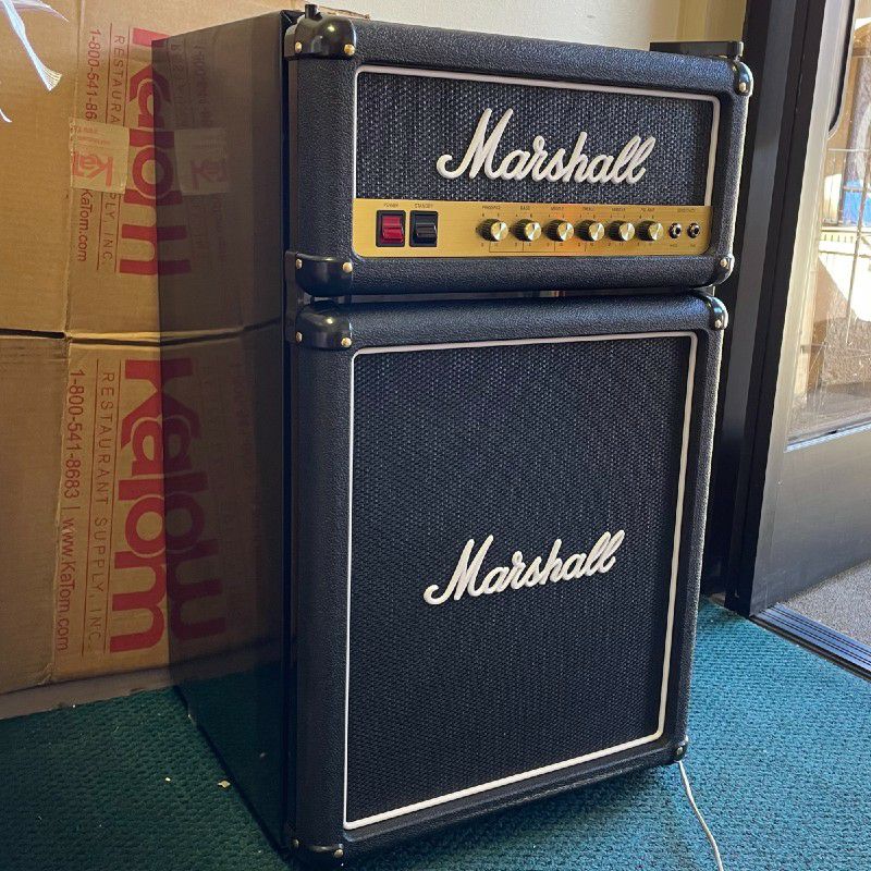 冷蔵庫 マーシャル アンプ型 スピーカー型 コンパクト Marshall Cubic-Foot Bar Fridge with Freezer,  Black 家電 | アルファエスパス