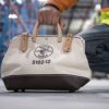 デラックスキャンバスバッグナチュラルツールバックトートバックKleinToolsHeavyDutyNaturalCanvasToolBag,ToolTote,Multi-PurposeBagwithWideHingedOpeningandLeatherHandles