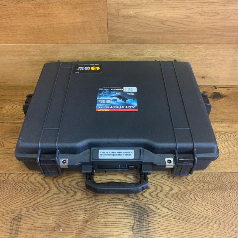 ノートパソコンラップトップ保護ケースダイヤル式ロック防水防塵防滴ペリカンPelican1495ProtectorLaptopCase