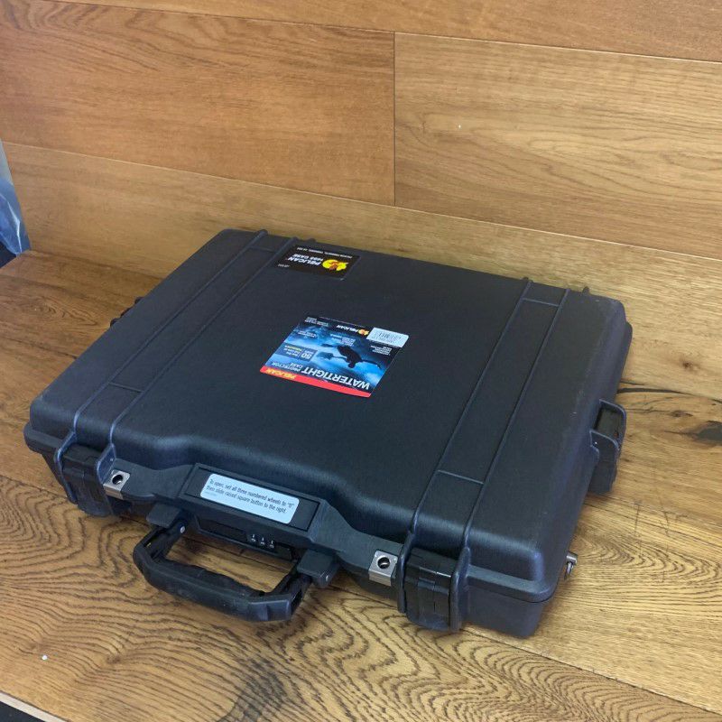 ノートパソコンラップトップ保護ケースダイヤル式ロック防水防塵防滴ペリカンPelican1495ProtectorLaptopCase